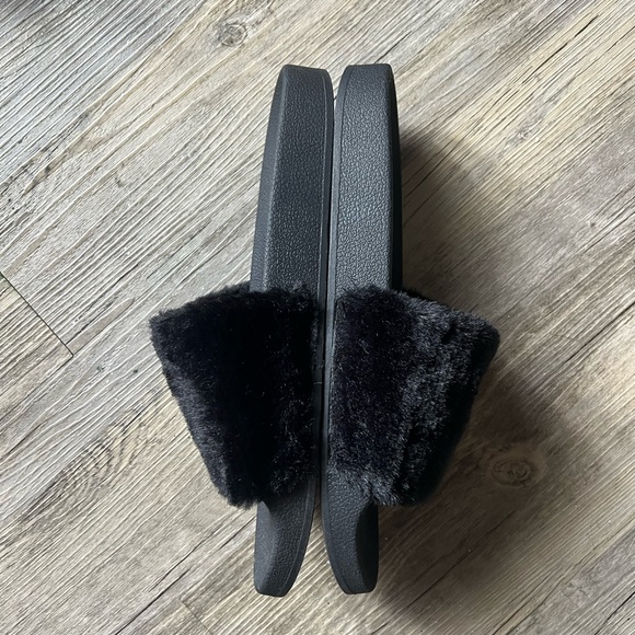 Steve Madden Fur Trim Slide Sandals - Picture 2 of 3